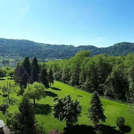 Roberto Haus Kmb Seeappartement Am Ossiacher Mit Direktem Seezugang, Hallenbad