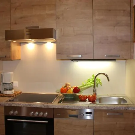 Roberto Haus Kmb Seeappartement Am Ossiacher See, Hallenbad, Skiarena Gerlitzen Apartmán *